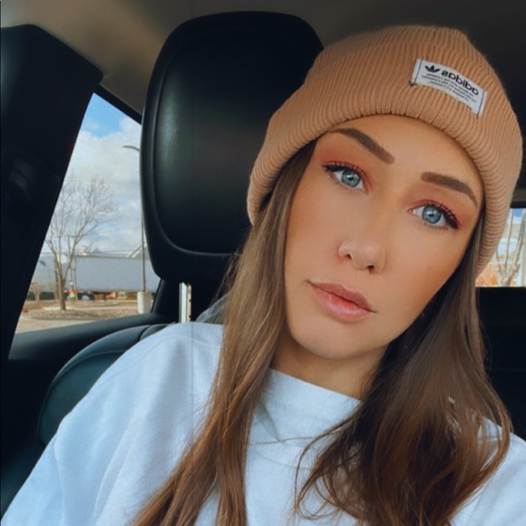 Meet your Posher, Myrissa jade - Picture 3 of 3